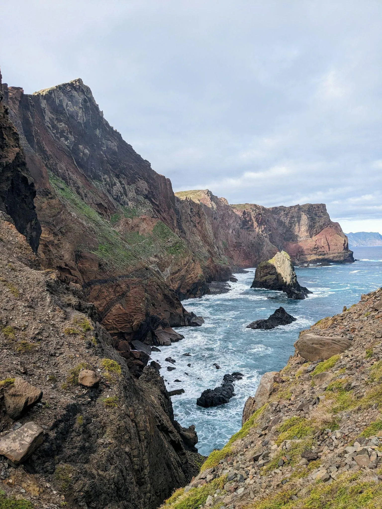 Dark cliffs and waves along the Ponta de São Lourenço trail