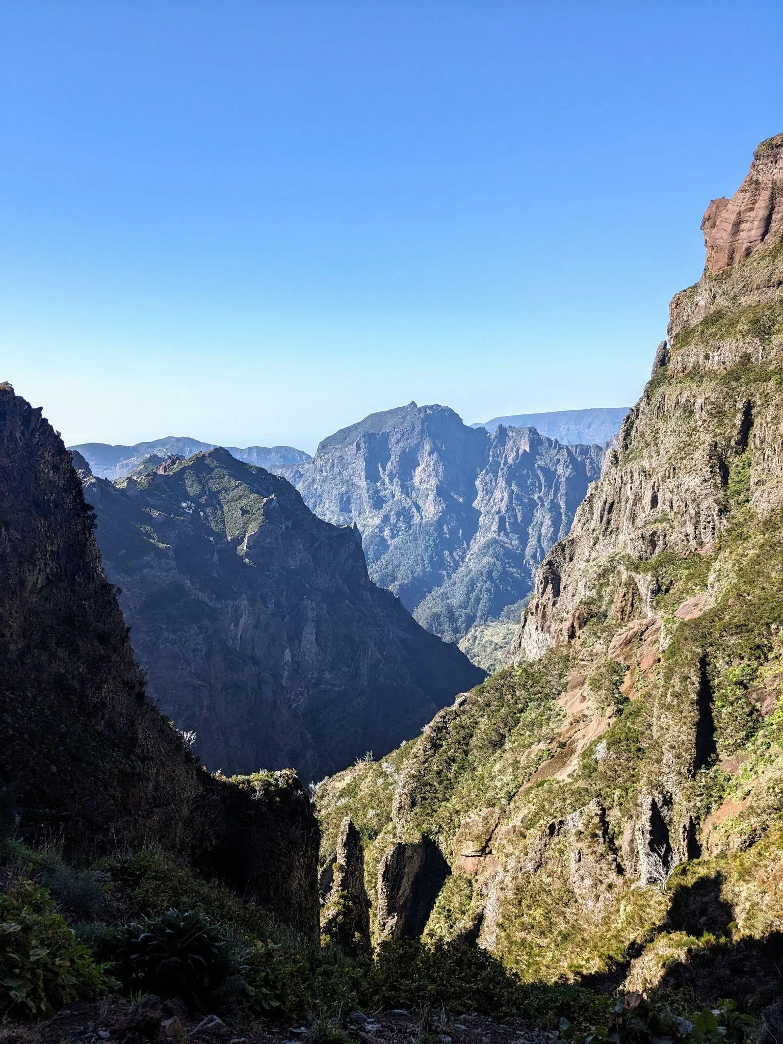 Sharp mountain cliffs on the Pico do Arieiro to Pico Ruivo route