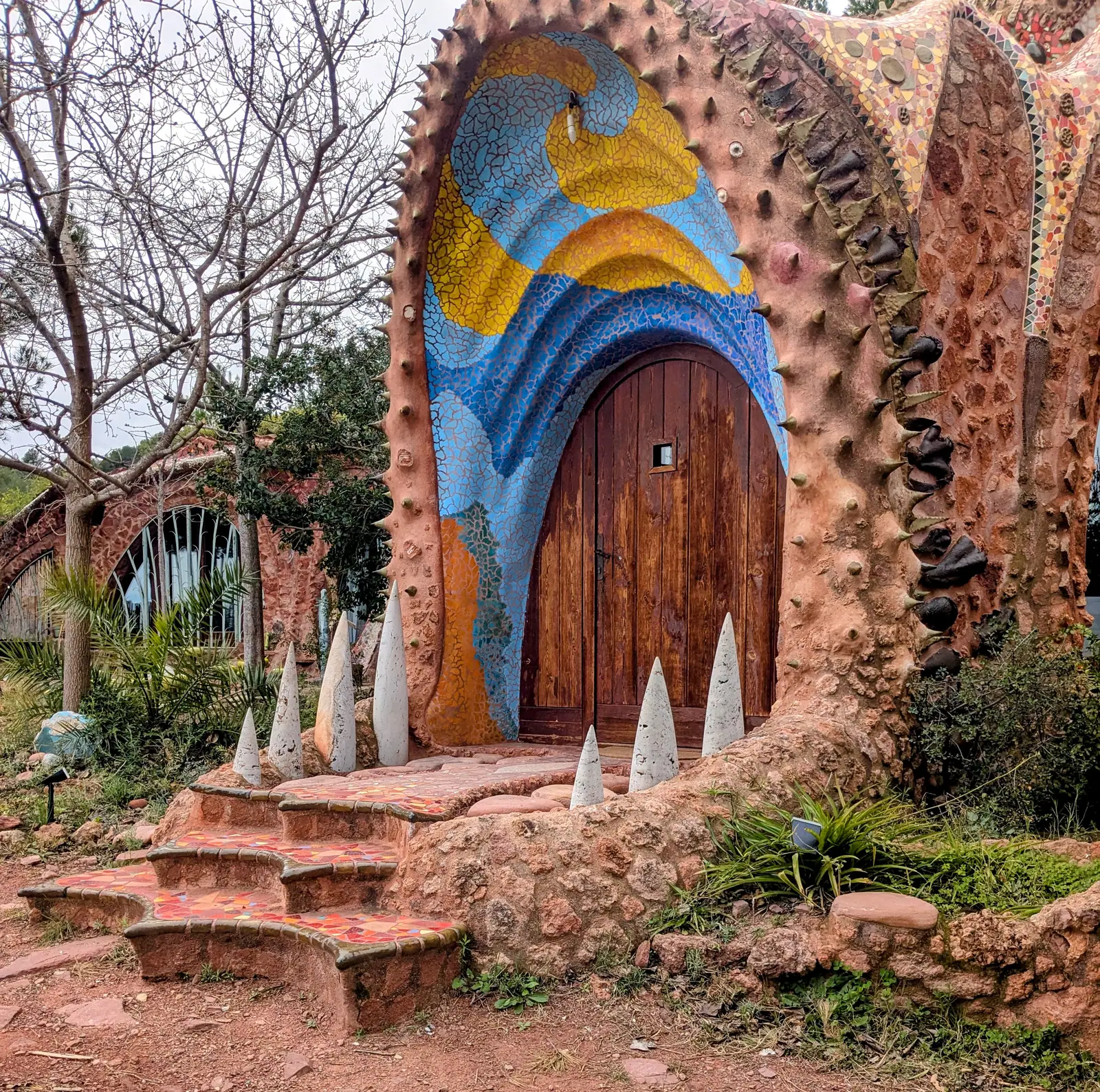 The colourful ceramic-covered dragon house hidden on a Calderona hillside