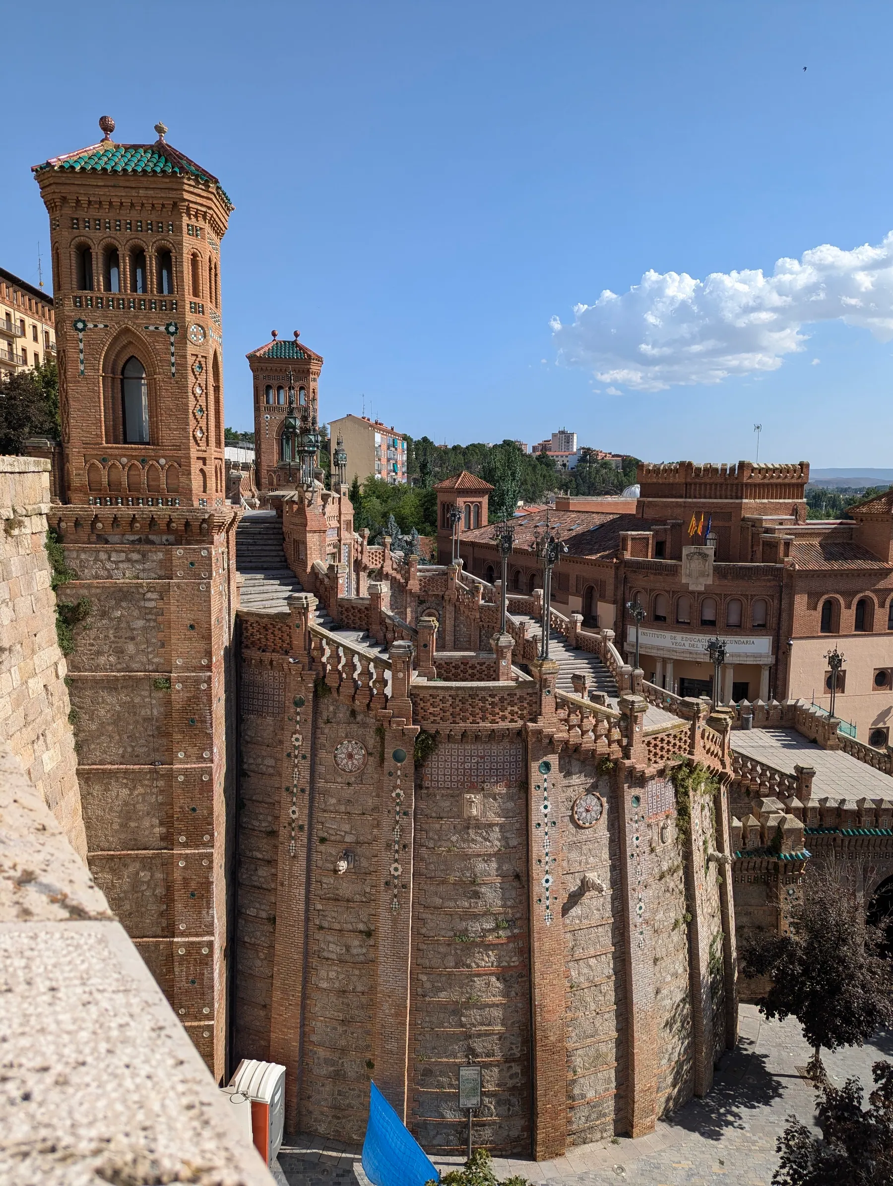 A wide view of the brick Escalinata del Óvalo in Teruel